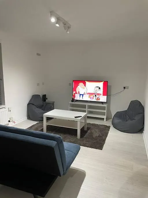 Belfast Chic: Elegant 2Br Sleeps 5, Prime Location Apartment United Kingdom