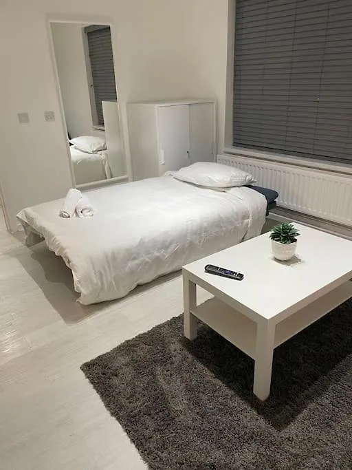 Belfast Chic: Elegant 2Br Sleeps 5, Prime Location Apartman Egyesült Királyság